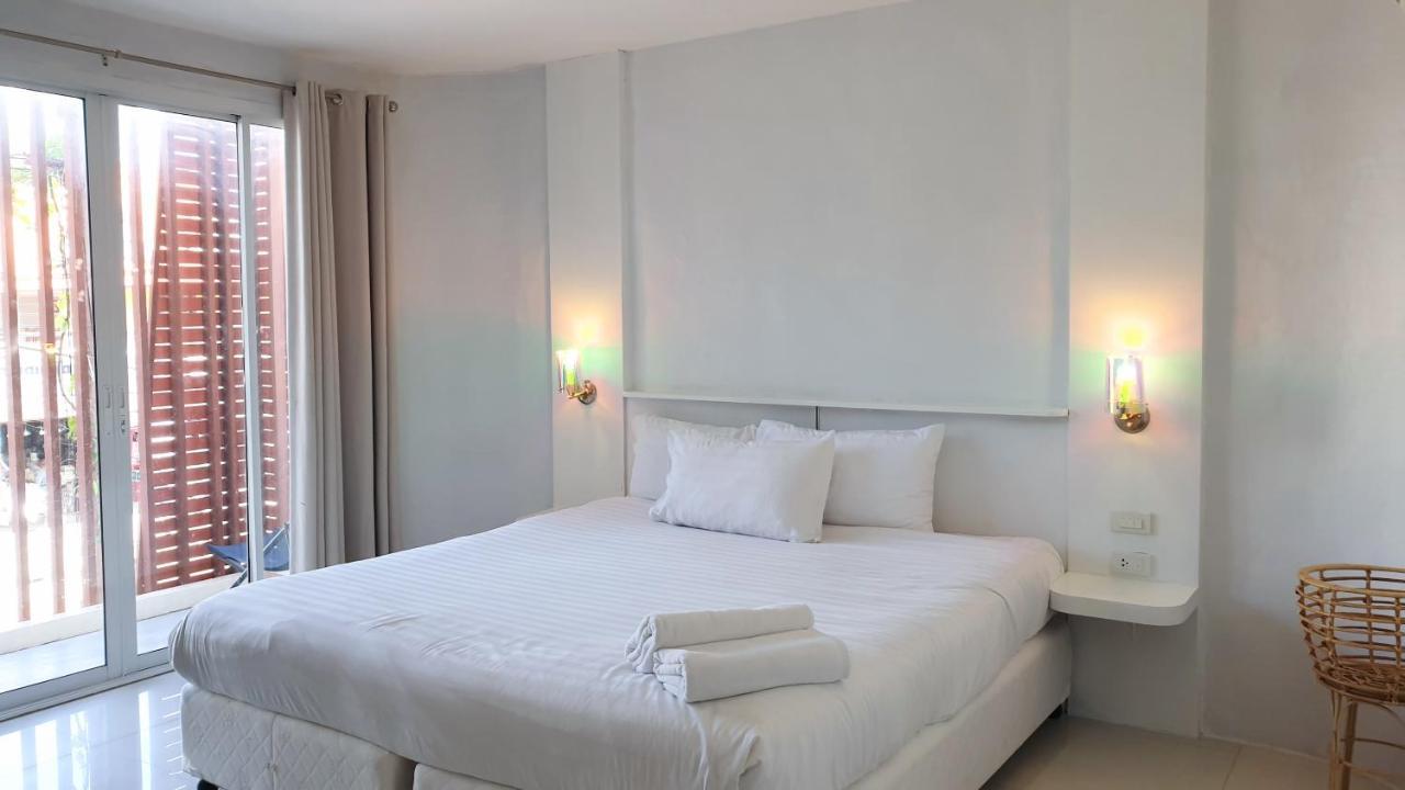 Hotel Goodnight Cha Am Minitel Petchaburi Esterno foto
