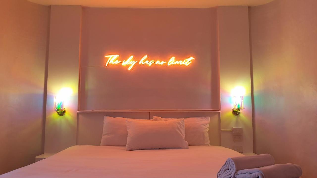 Hotel Goodnight Cha Am Minitel Petchaburi Esterno foto