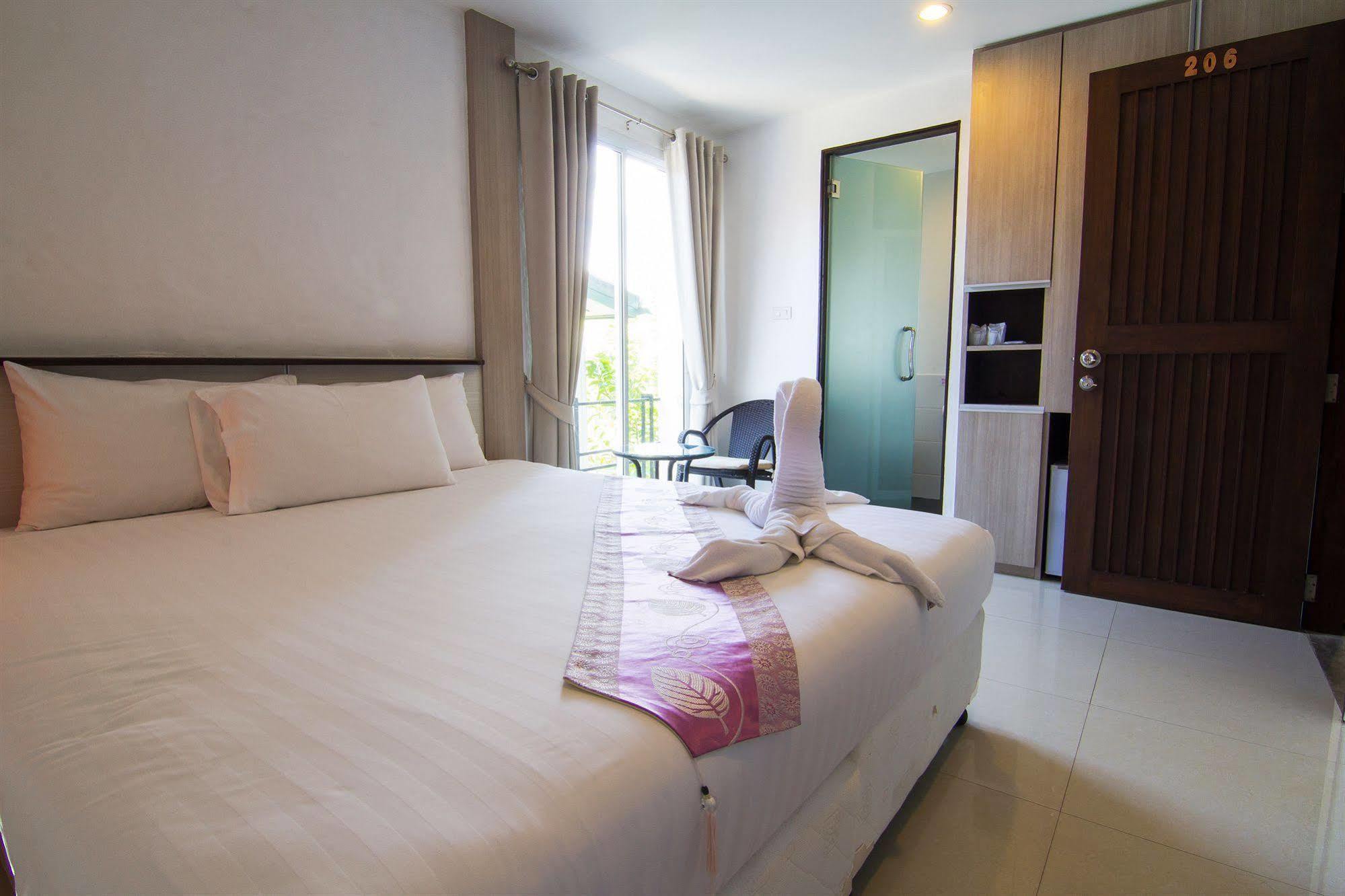 Hotel Goodnight Cha Am Minitel Petchaburi Esterno foto